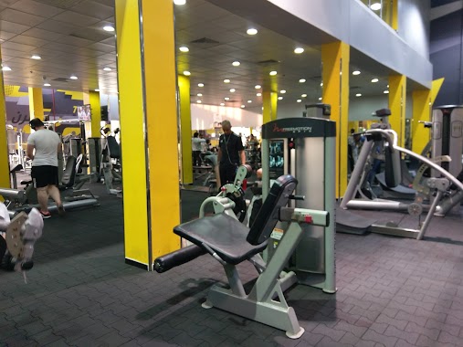 عالم اللياقة الرياضي - صالات رياضية في عسير