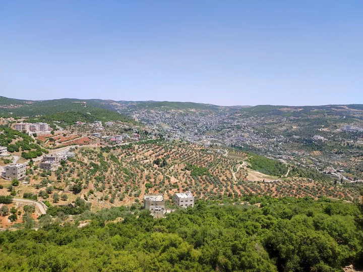 Ajloun Castle Visitors Car Park - خدمات سيارات في عجلون