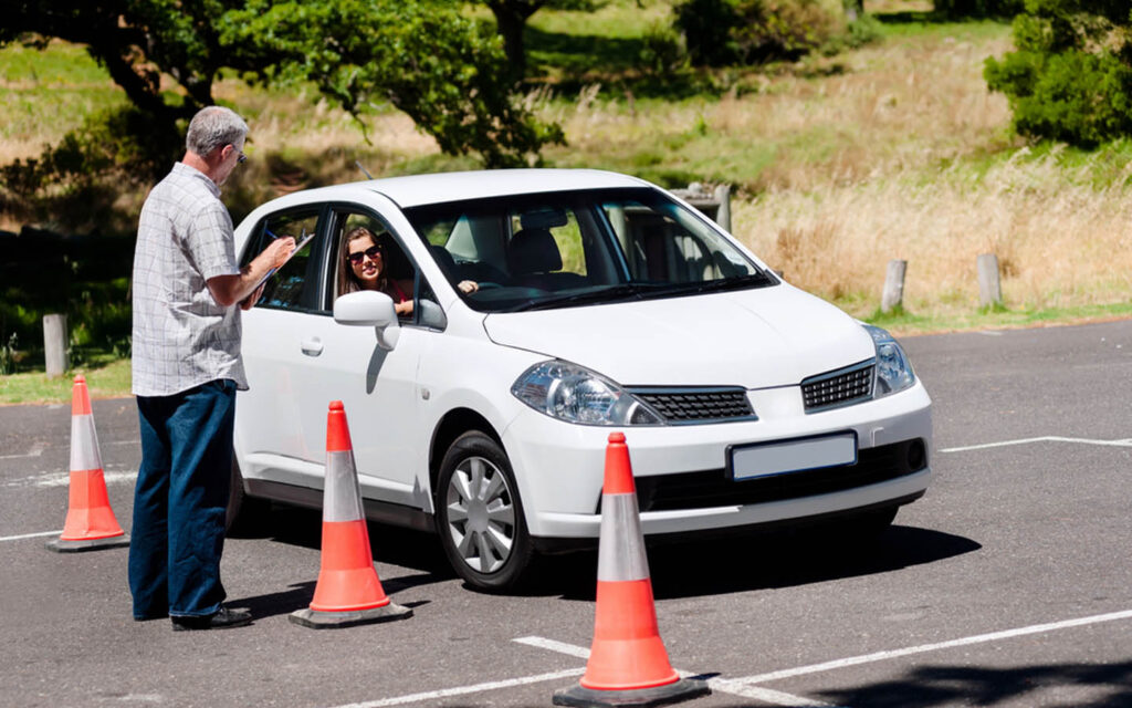 العربية لتعليم قيادة السيارات - مدارس في عجمان