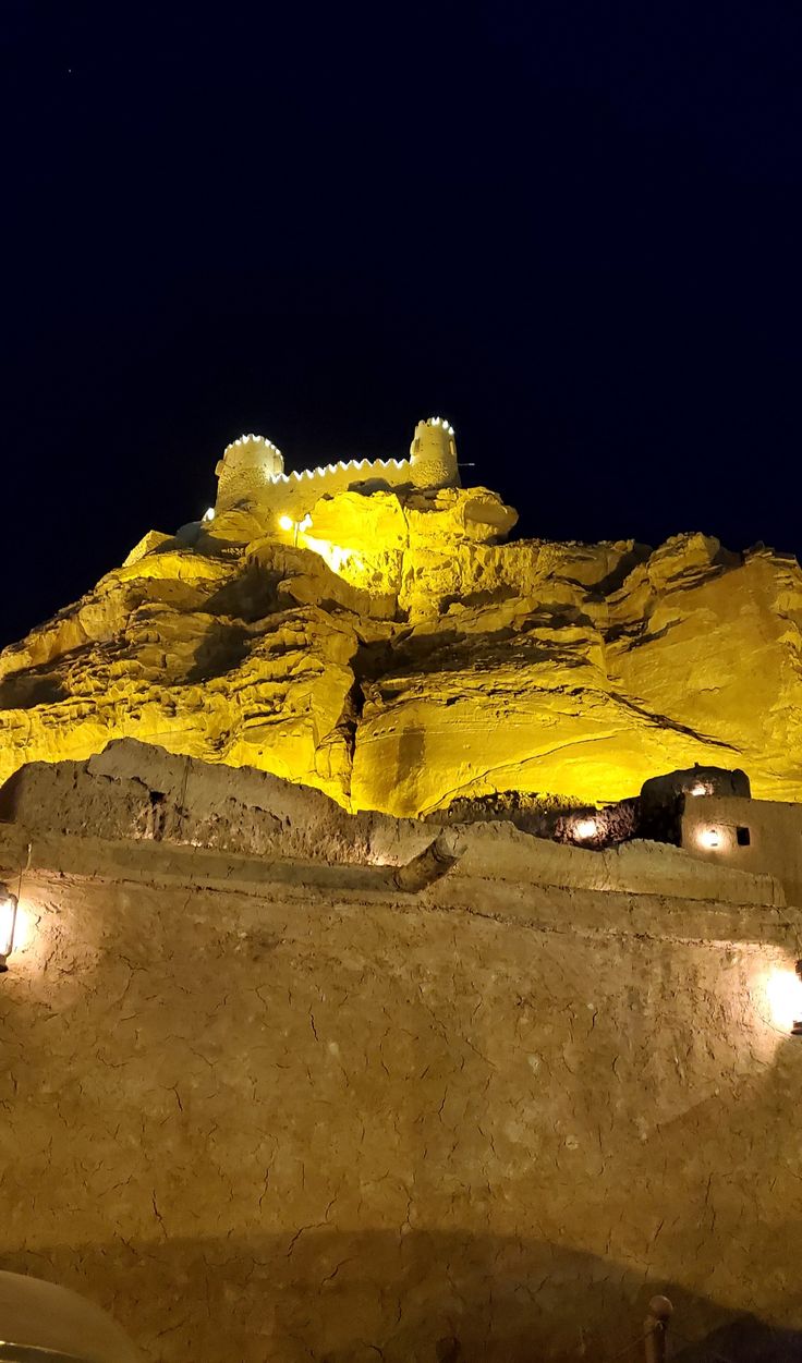 الرومانسية سكاكا - مطاعم في الجوف