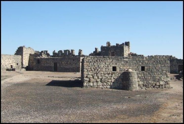 استراحة قصر الازرق السياحية - مطاعم في الزرقاء