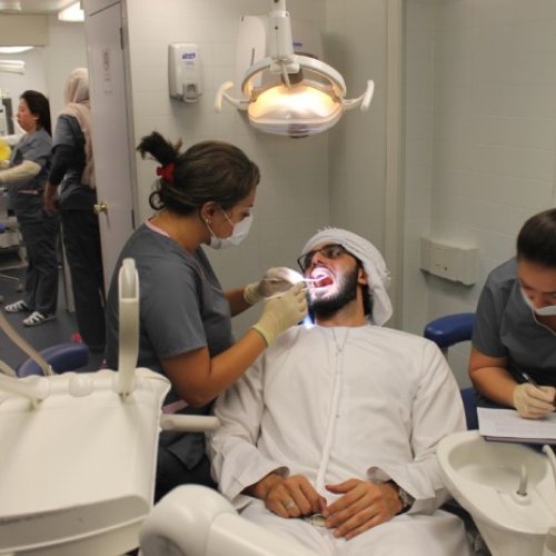 عيادة عين لطب الأسنان - عيادات في الداخلية