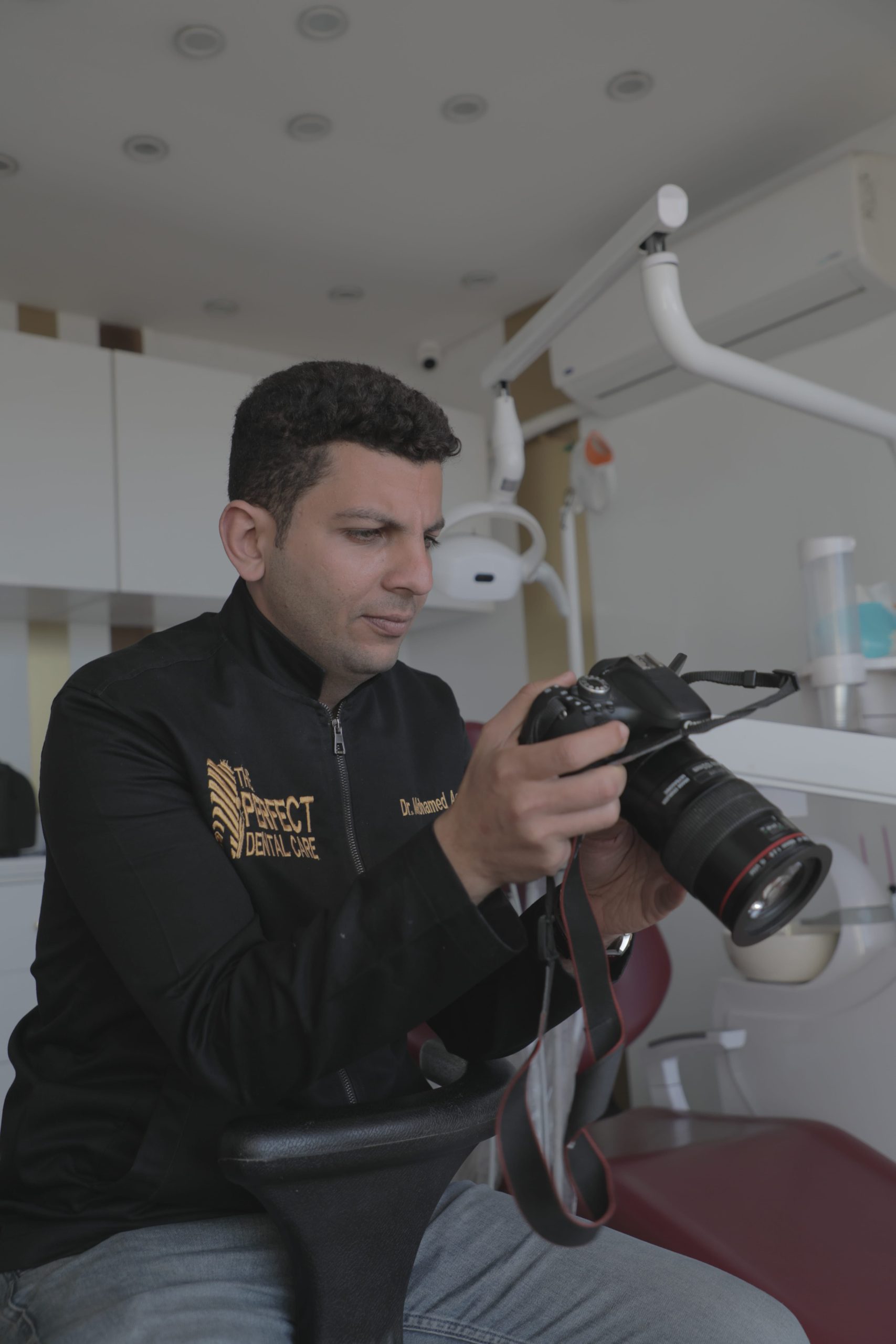 عيادة د. محمد عزازي العسكري – طبيب أسنان – فاقوس - عيادات في الشرقية