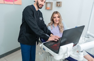 عيادات د. أمير عبدالله لزراعة وتقويم الاسنان والتجميل - عيادات في ذي قار