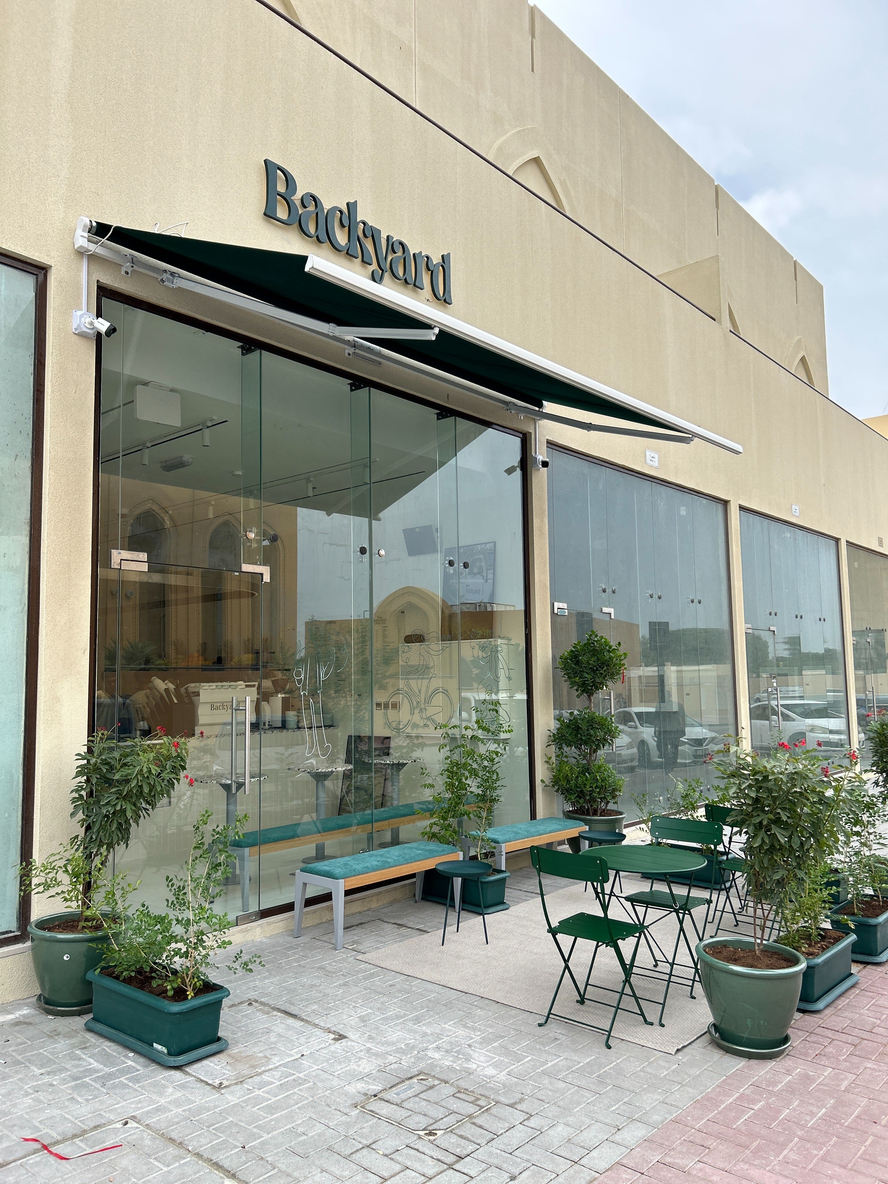 Backyard - كافيهات في دبي