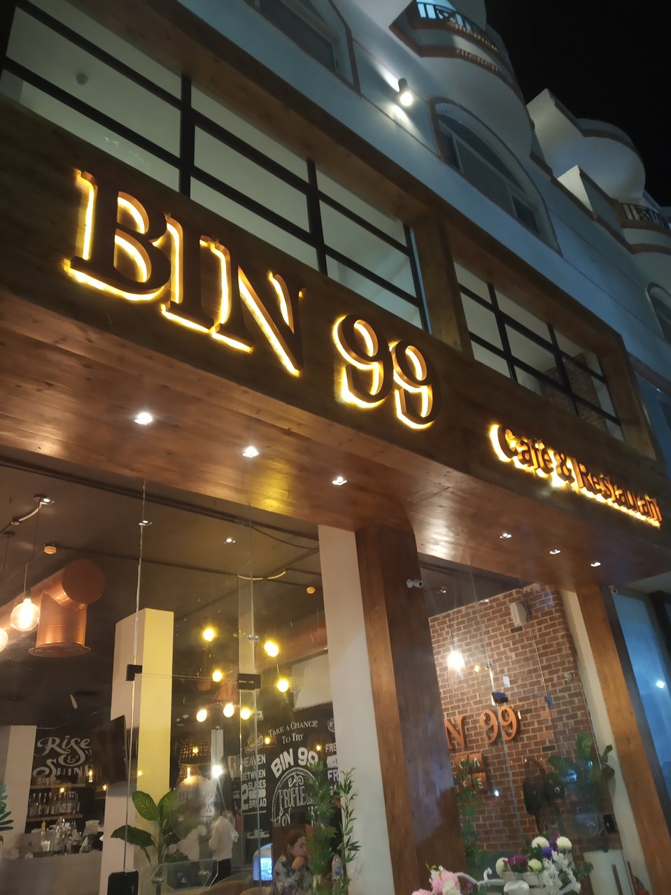 Bin99 - كافيهات في البحر الأحمر