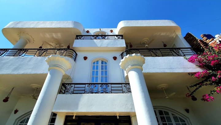 Blue Lotus Nile View House - فنادق في الأقصر