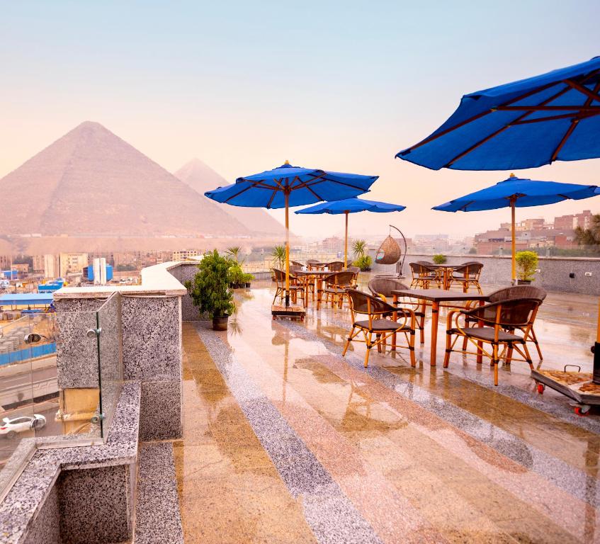 Blue pyramid eyes hotel - فنادق في الجيزة