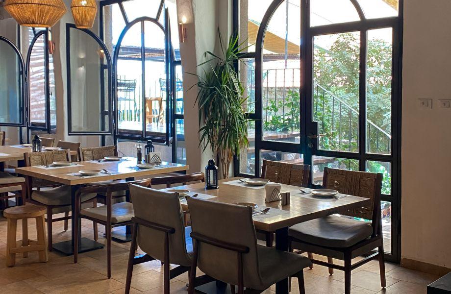 بيت الخروب - مطاعم في مأدبا