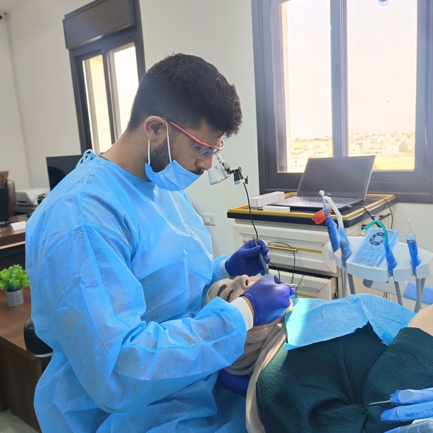 High End Dental Clinic (عيادة الدكتور عصام الحسينات لطب الاسنان) - عيادات أسنان في إربد
