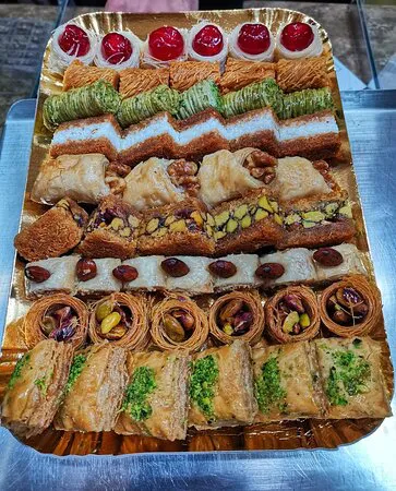 حلوانى الزهراء - محلات حلويات في الغردقة