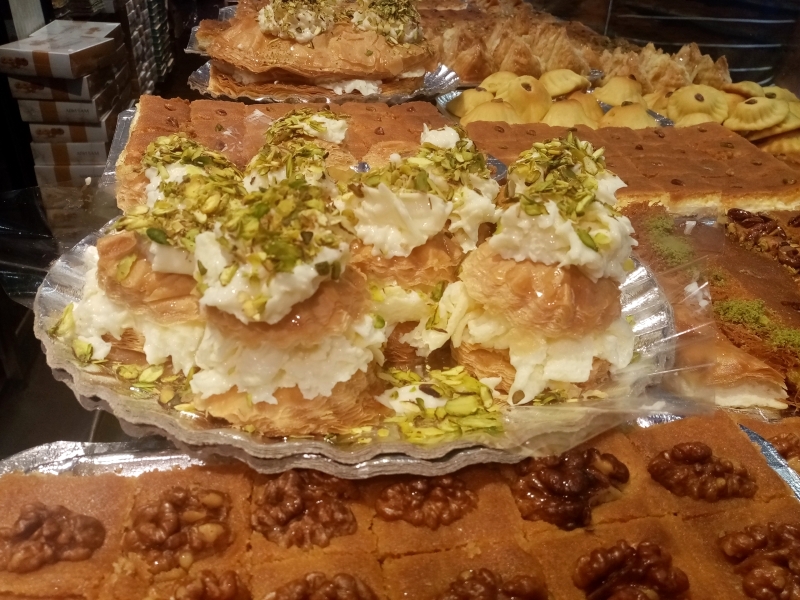 حلويات الدمشقي قائمة الحلويات والطعام - حلويات في جرش