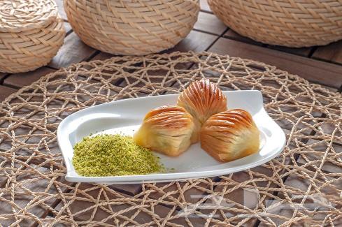 حلويات - ومعجنات شرقية وغربية - محلات حلويات في الرياض