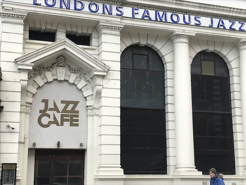 Jazz town cafe - كافيهات في البحيرة