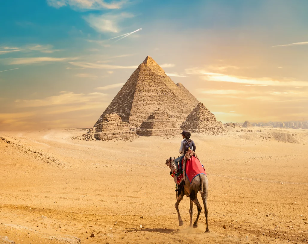 Luxor Limousine Golden Pyramid Trip - خدمات سيارات في الأقصر