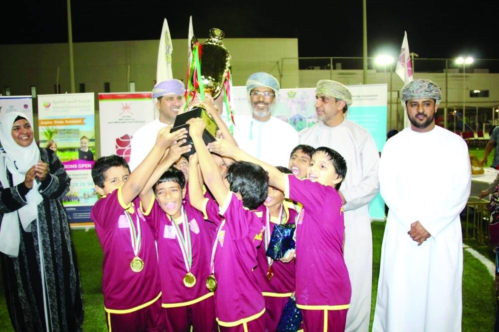 مدرسة الدقم للتعليم الأساسي - مدارس في الوسطى