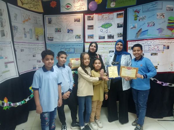 مدرسة الشهداء الابتدائية - مدارس في الأقصر