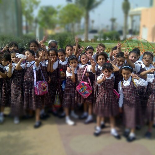 مدرسة أسماء ذات النطاقين الإبتدائية للبنات - مدارس في محافظة المحرق