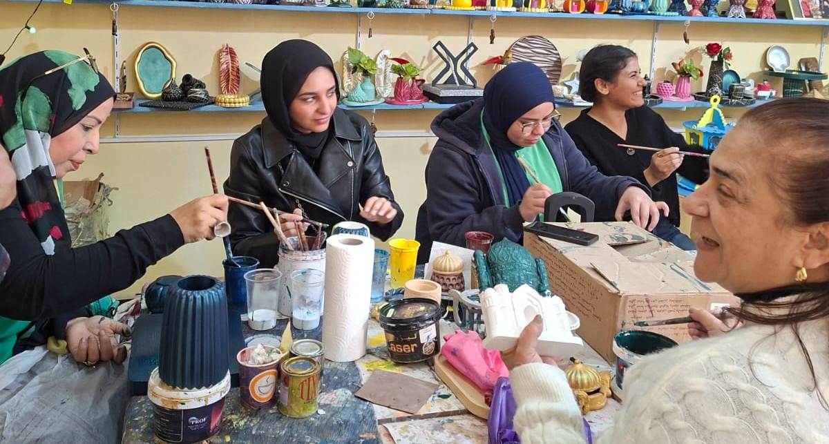 مدرسة للأشغال اليدوية - مدارس في الداخلية