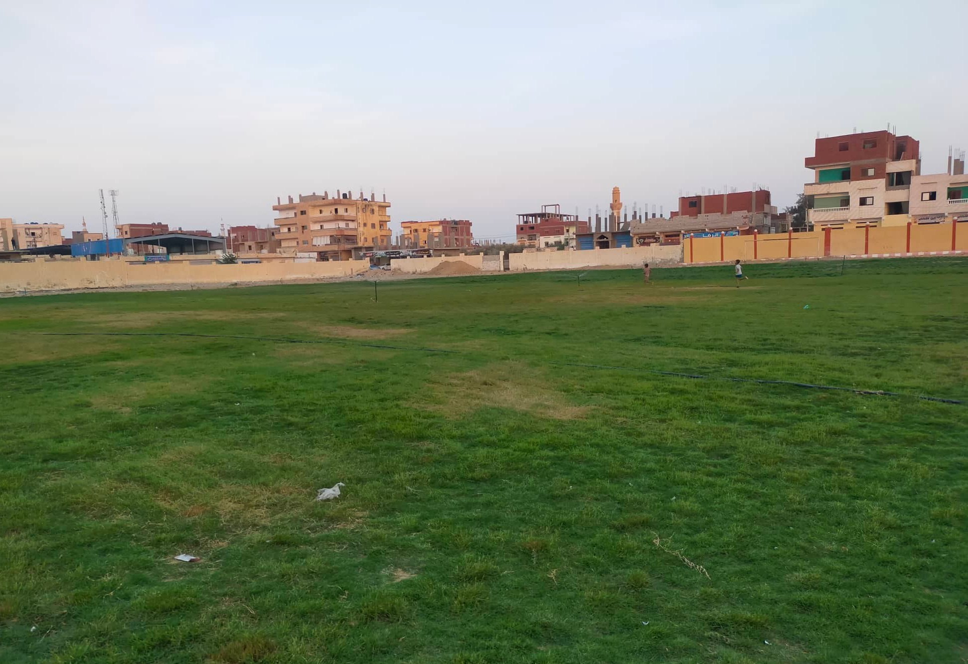 ملعب النجيل الطبيعي بمركز شباب مدينة بئرالعبد - صالات رياضية في شمال سيناء