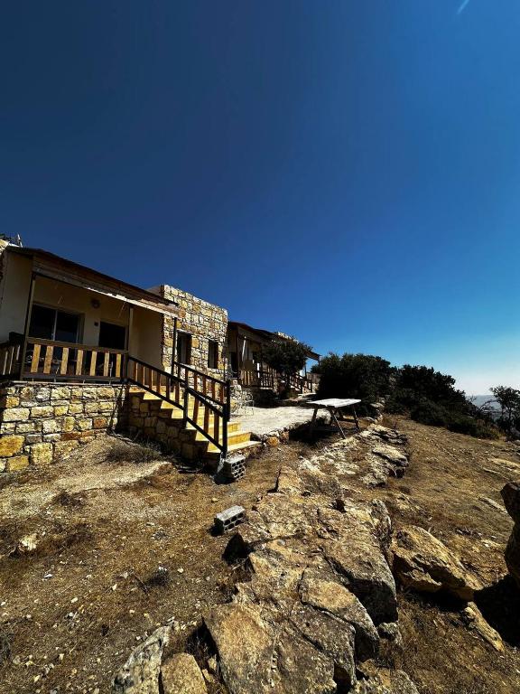 Mount Dana Hotel - فنادق في الطفيلة