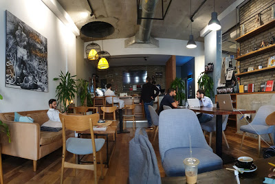 مقهى ومحمصة كوب وكنبة - كافيهات في مكة المكرمة