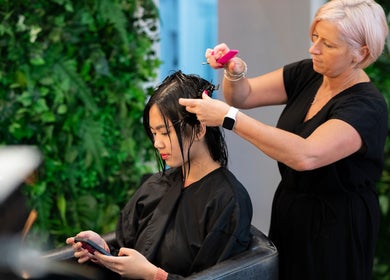 مركز بروفشنال لتركيب الشعر - عجمان Professional Hair Fixing Center - زراعة الشعر في عجمان