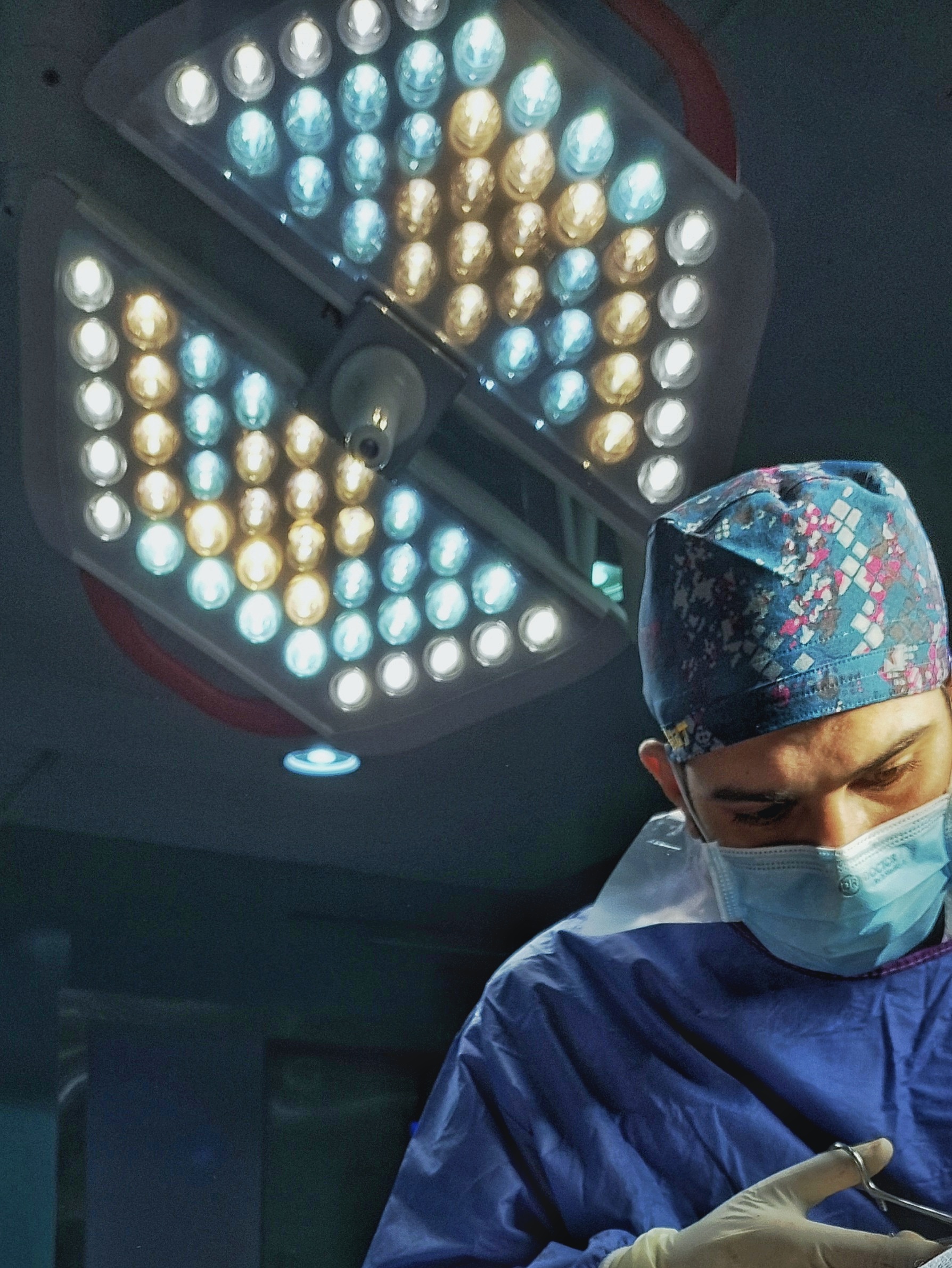 مركز دكتور محمد الغزالي لجراحات التجميل ونحت وتنسيق القوام - زراعة الشعر في الغربية