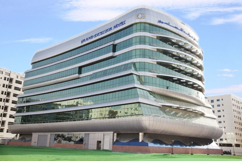 مركز جراند البرشاء - سوبرماركت في دبي