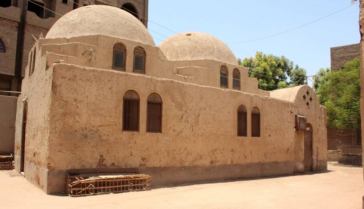 مسجد حسن فتحي بالقرنة - زراعة الشعر في الأقصر