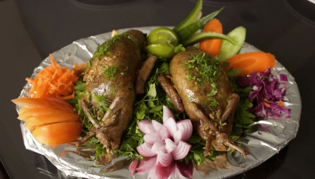 مطعم ومقهى يارد 24 ساعه - كافيهات في أبوظبي