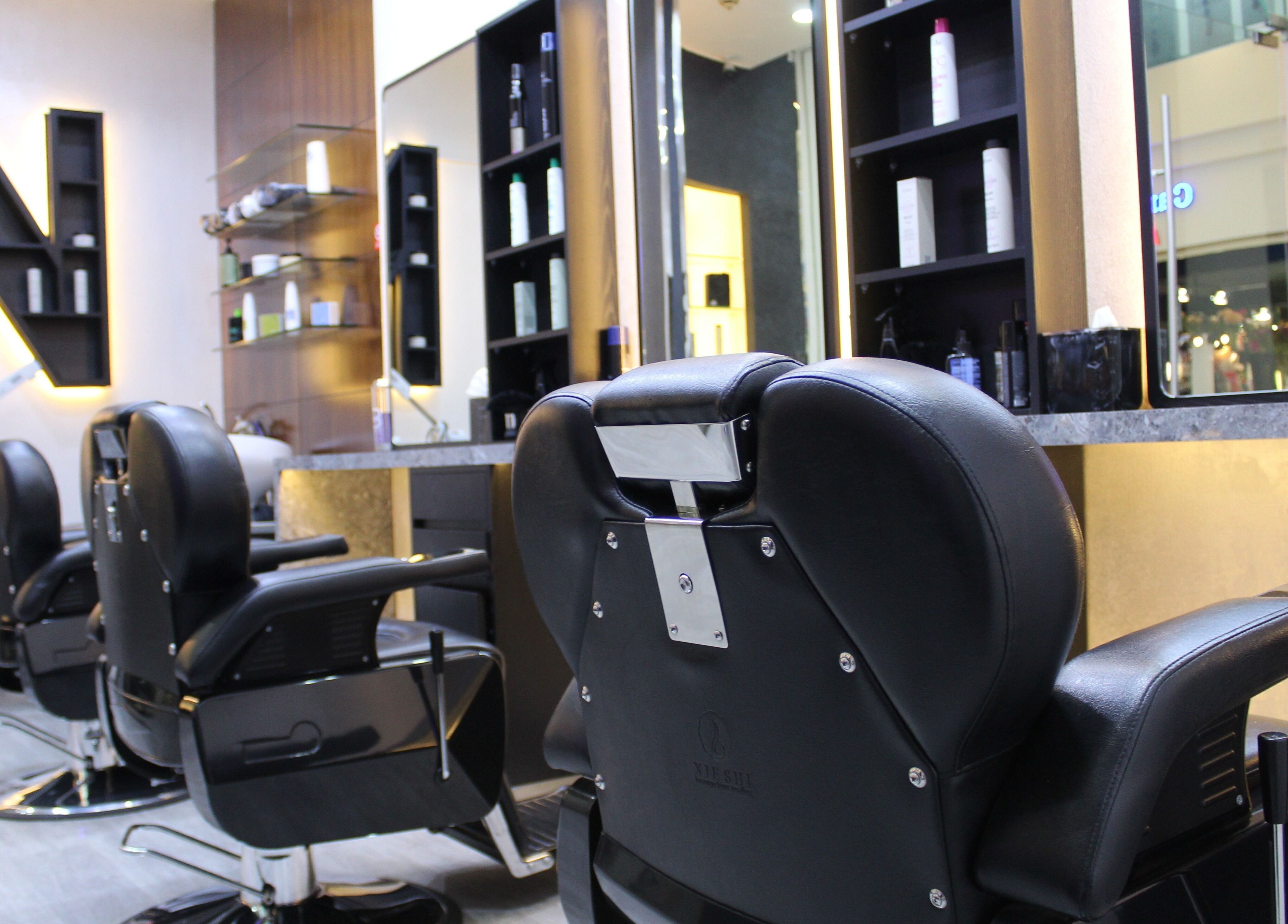 Na’eeman gents salon - صالونات نسائية في الظاهرة