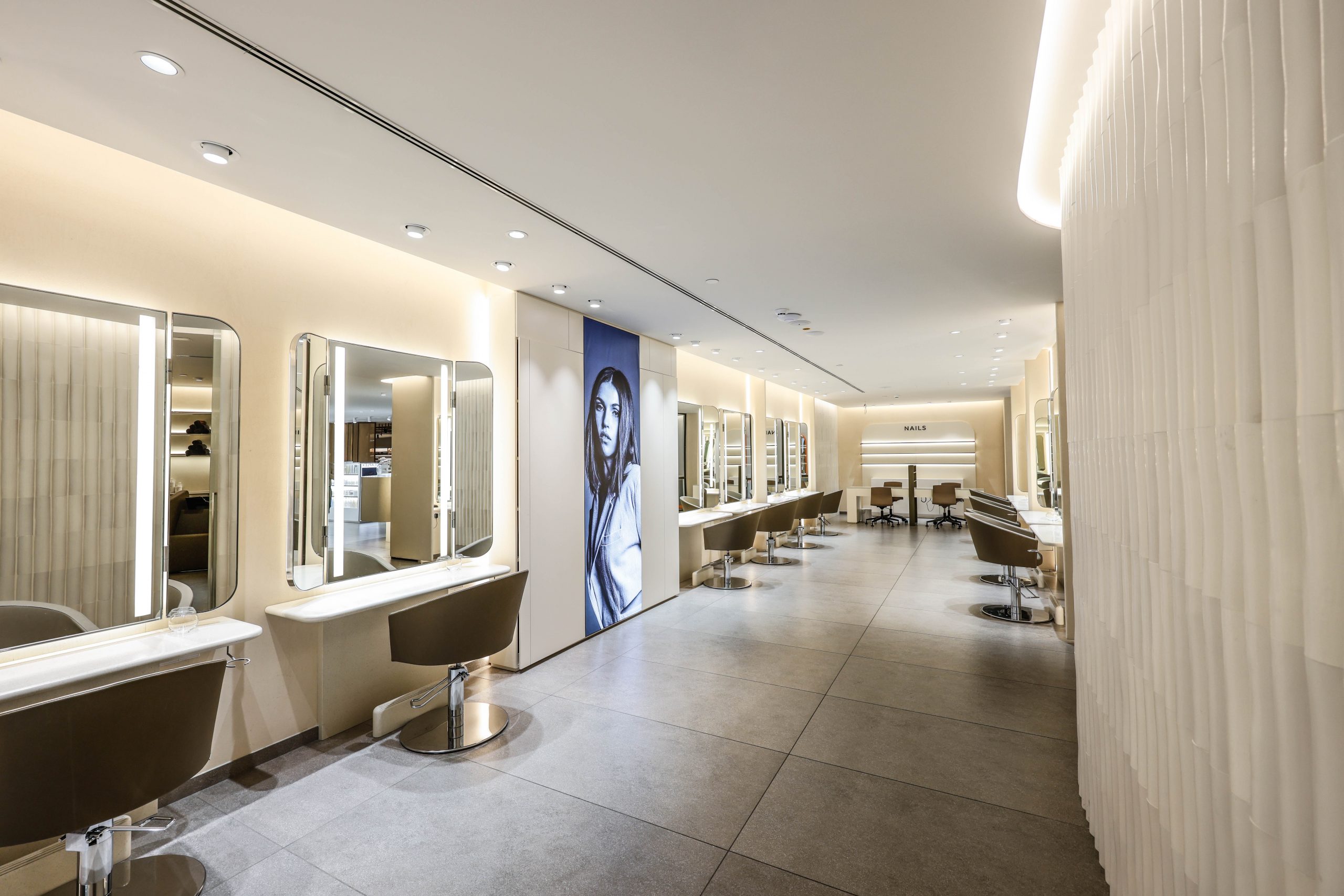 Nail Toro salon - مراكز تجميل في الأحمدي