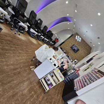 NAILS & LASHES SPA - صالونات تجميل في البريمي