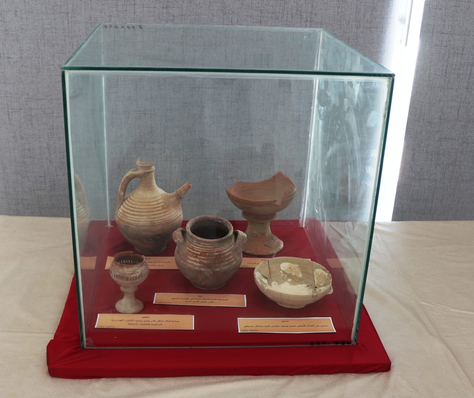 نوادر أدم - صالونات نسائية في الداخلية