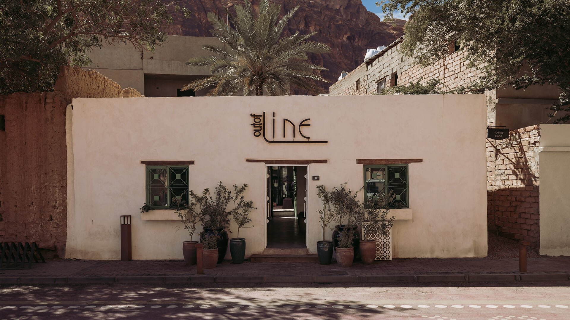 OUT OF LINE Bakery & Coffee Roasters - كافيهات في العلا