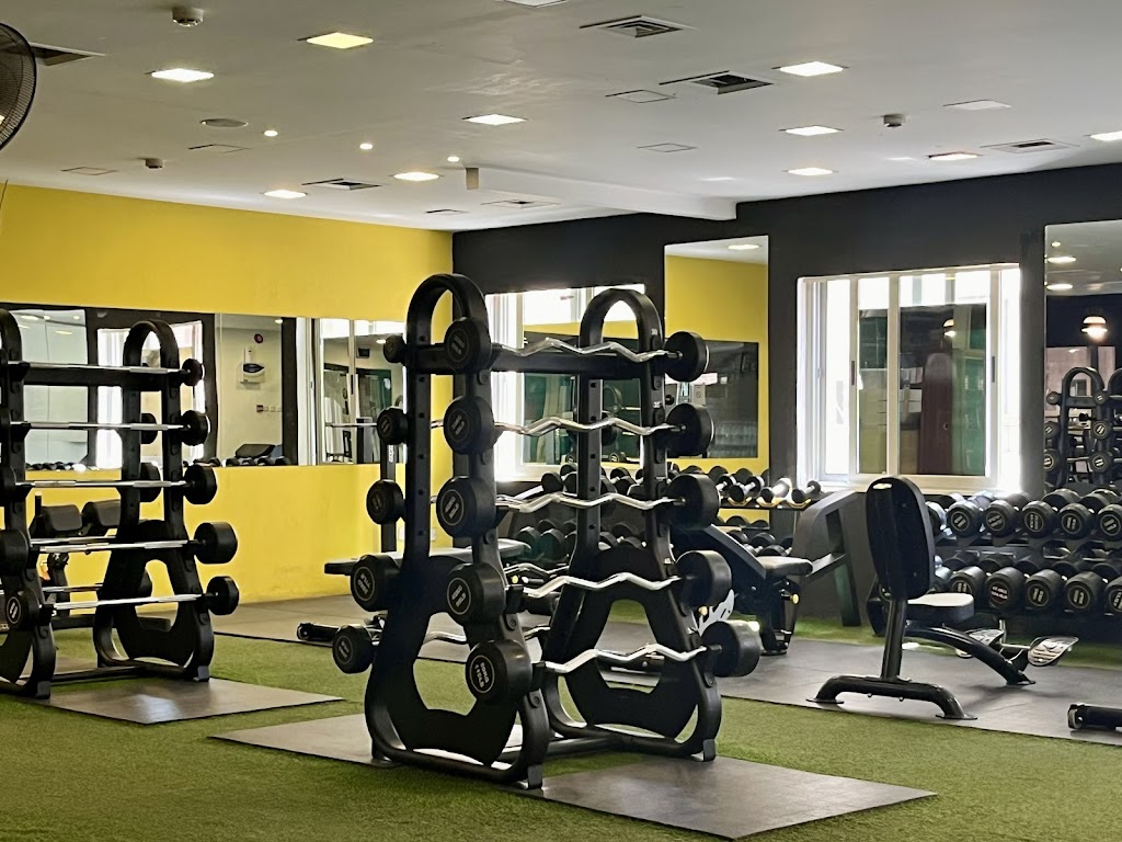 Planet fitness center - صالات رياضية في عمان