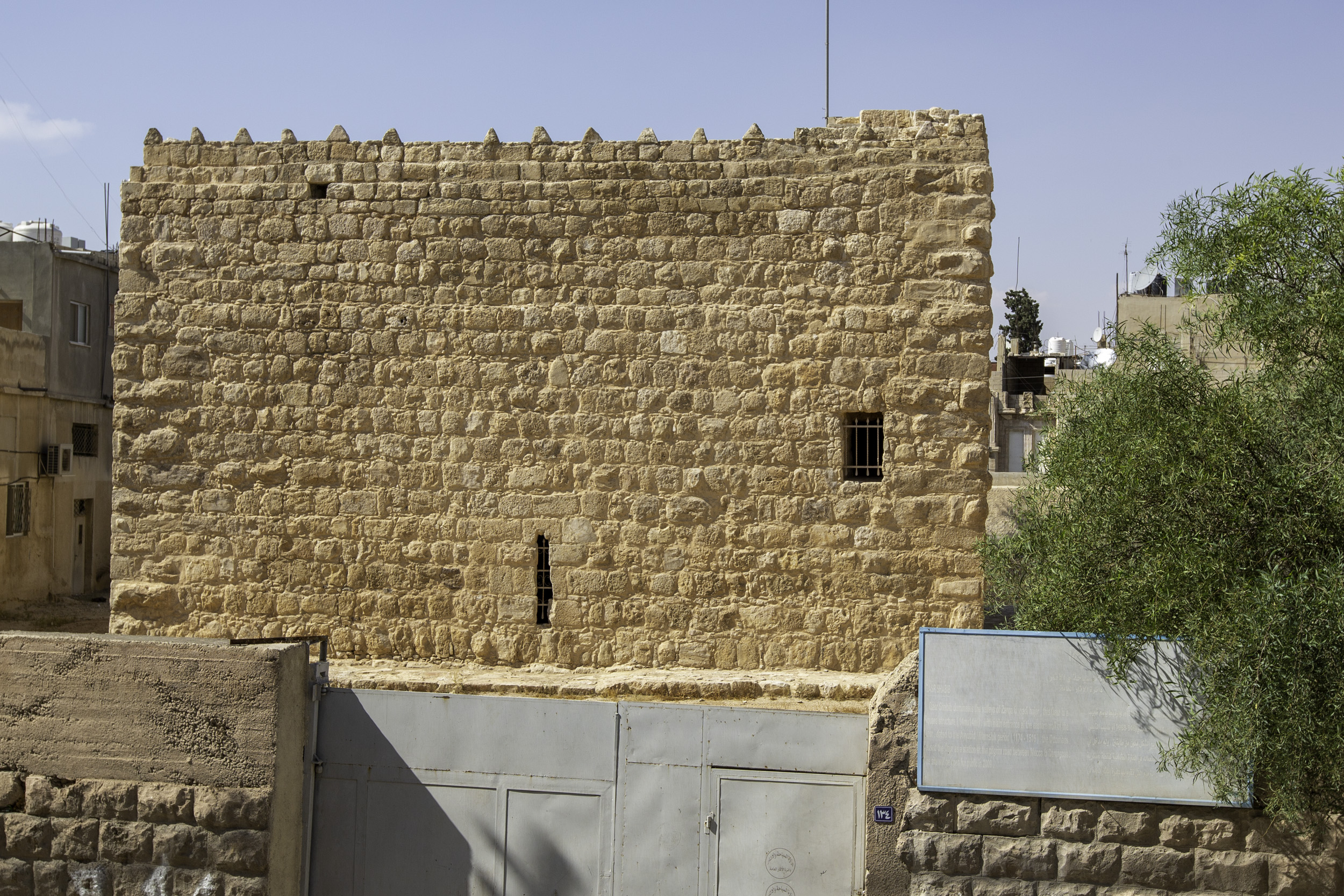 قصر شبيب - مستشفيات في الزرقاء