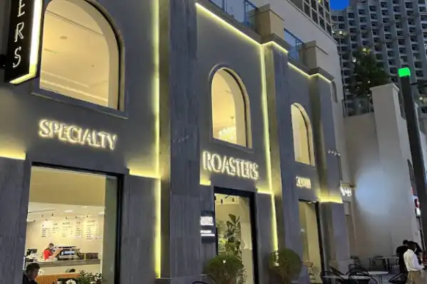 Roasters Specialty Coffee House JBR & NFT Gallery - كافيهات في دبي