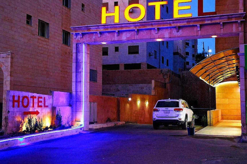 SkyLight Hotel Suites - فنادق في عمّان