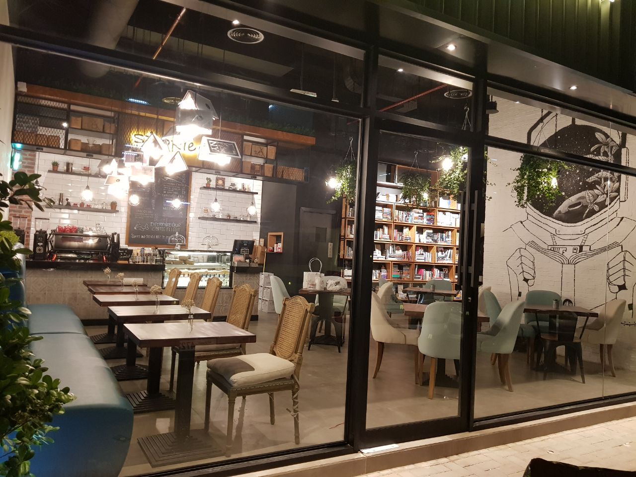 Storie Cafe ستوري كافيه - كافيهات في الشارقة