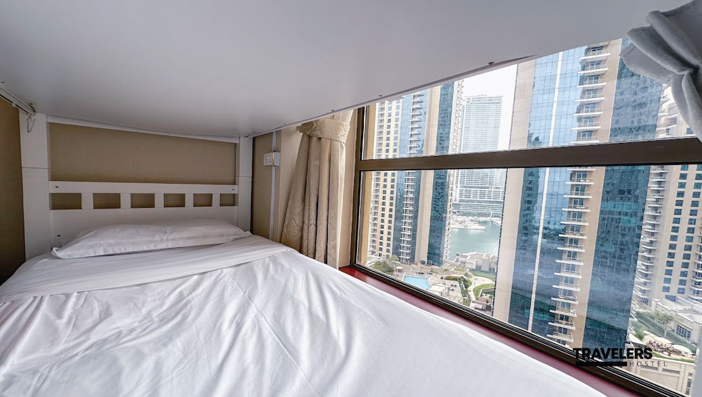 Travelers Dubai Marina Hostel - فنادق في دبي